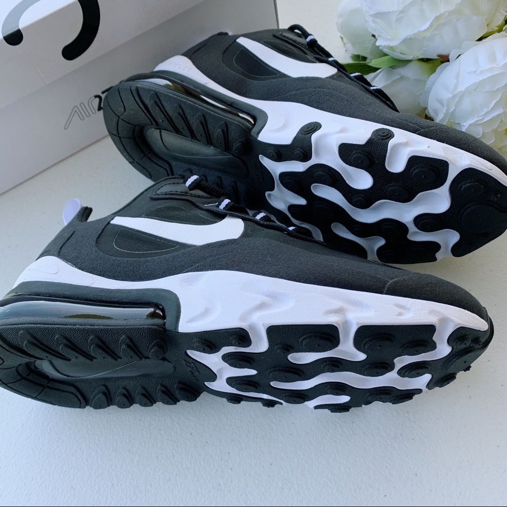 Nike Air Max 270 React Black and White NWT - Picture 10 of 11